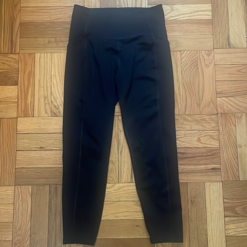 Girlfriend Collective compression black leggings with pockets (Size Medium)